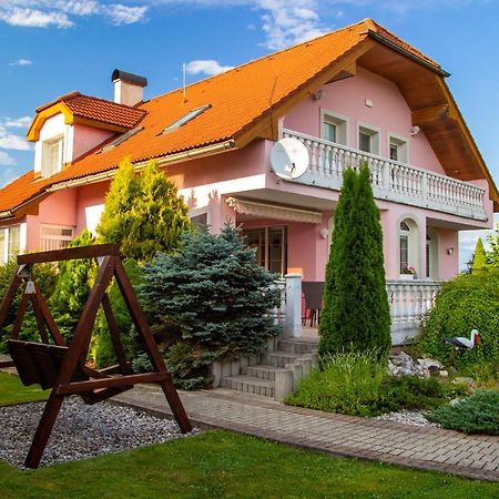 Wow Liptov Holiday House ลิฟตอฟสกีมิคูลาช ภายนอก รูปภาพ