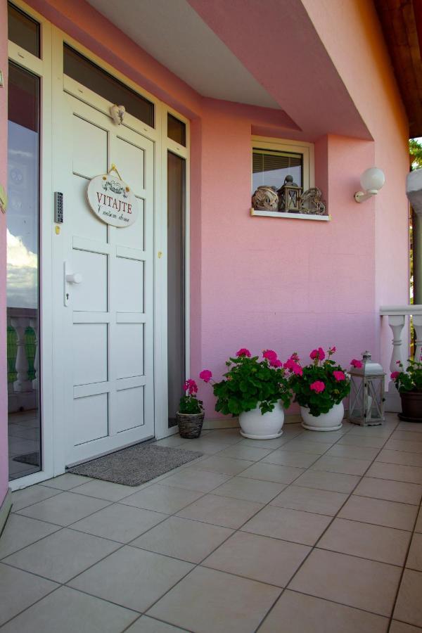 Wow Liptov Holiday House ลิฟตอฟสกีมิคูลาช ภายนอก รูปภาพ